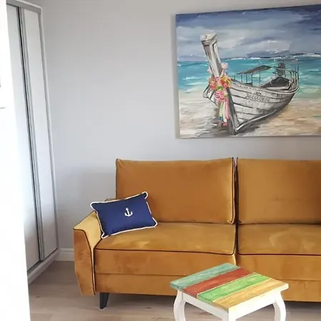 Uroczy Apartament Happy 01 Z Widokowym Tarasen Na Dachu - Tuz Przy Plazy !!! * Niechorze